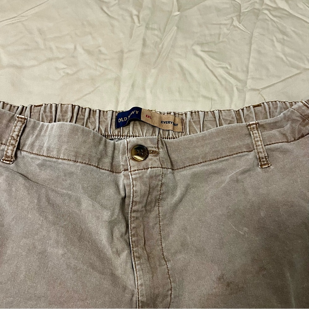Old Navy Everyday Chino Shorts in Tan - Picture 2 of 6